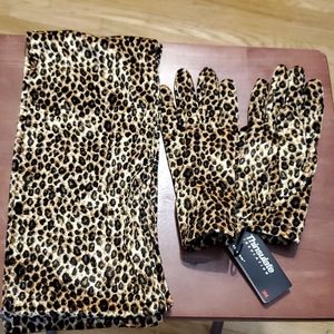 Cheetah scarf and gloves set